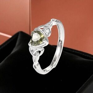 Elegant 925 Sterling Silver Ring with a Peridot Color Stone